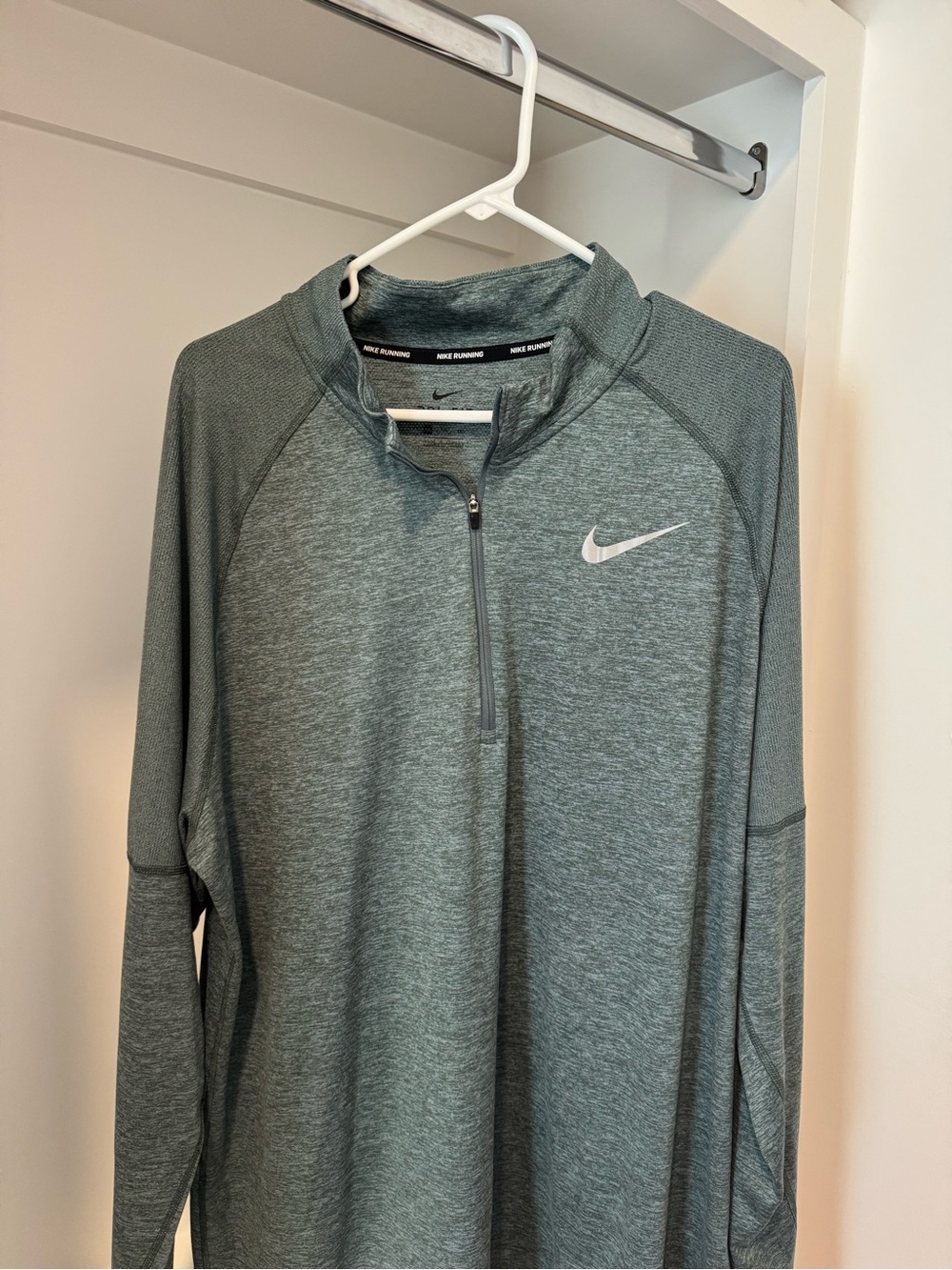 Nike Men’s Green Quarter-Zip Training Pullover